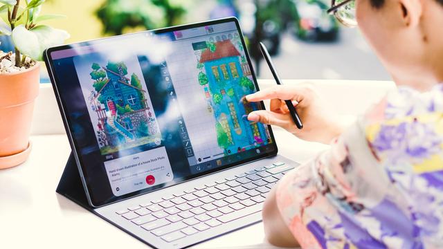 C&aacute;ch m&agrave;n h&igrave;nh Dynamic AMOLED 2X tr&ecirc;n Galaxy Tab S9 Series khiến một người l&agrave;m s&aacute;ng tạo như t&ocirc;i bị &ldquo;cuốn v&agrave;o lưới t&igrave;nh&rdquo; - Ảnh 3.