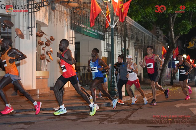 Hà Nội Marathon Techcombank 2023 lan tỏa tinh thần gắn kết cộng đồng - Ảnh 1.