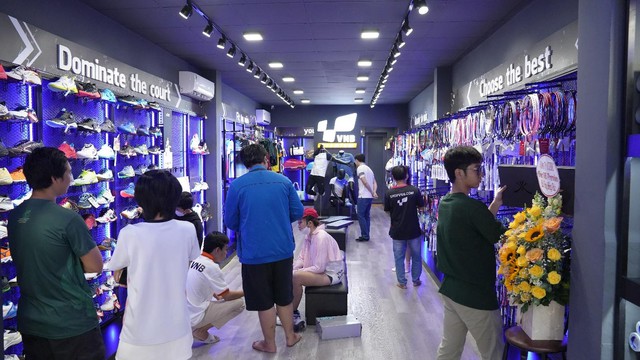 Hướng tới kh&aacute;ch h&agrave;ng, ShopVNB khai trương cửa h&agrave;ng đầu ti&ecirc;n theo m&ocirc; h&igrave;nh Premium - Ảnh 1.