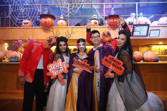 Lạc vào lễ hội Halloween rùng rợn trên đỉnh Sun World Ba Na Hills - Ảnh 6.