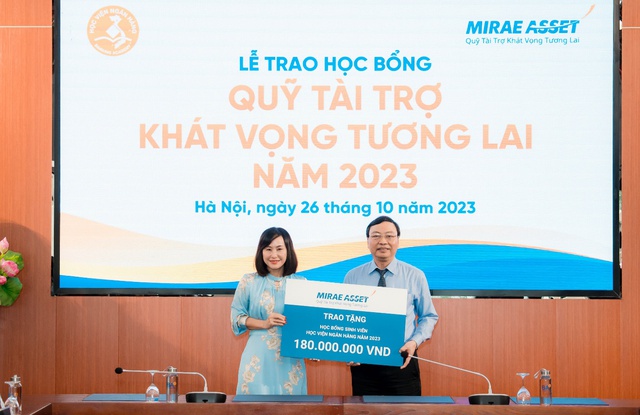 Quỹ Tài Trợ Khát Vọng Tương Lai trao tặng hơn 1,3 tỷ đồng cho sinh viên tại Hà Nội - Ảnh 3.