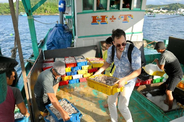 Will in Vietnam - chàng Tây yêu ẩm thực Việt thăm nhà thùng Chin-su Phú Quốc - Ảnh 3.