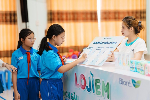 &ldquo;Túi t&ograve;-te di&ecirc;̣u kỳ Dzậy Th&igrave; LOJÌEM&rdquo; đổ bộ c&aacute;c trường cấp 2 TP.HCM: Hoạt động bổ &iacute;ch, qu&agrave; lại cực &ldquo;xịn&rdquo; - Ảnh 3.