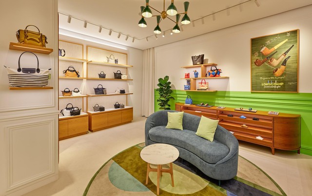 Check-in cửa h&agrave;ng Longchamp ch&iacute;nh h&atilde;ng tại Tr&agrave;ng Tiền c&ugrave;ng Lương Th&ugrave;y Linh, Jun Vũ, Dương T&uacute; Anh - Ảnh 5.