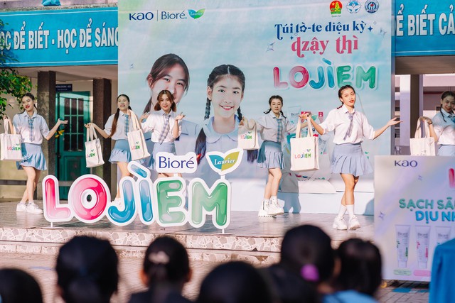 &ldquo;Túi t&ograve;-te di&ecirc;̣u kỳ Dzậy Th&igrave; LOJÌEM&rdquo; đổ bộ c&aacute;c trường cấp 2 TP.HCM: Hoạt động bổ &iacute;ch, qu&agrave; lại cực &ldquo;xịn&rdquo; - Ảnh 5.