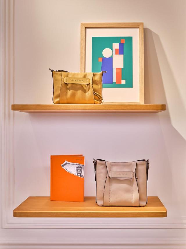 Check-in cửa h&agrave;ng Longchamp ch&iacute;nh h&atilde;ng tại Tr&agrave;ng Tiền c&ugrave;ng Lương Th&ugrave;y Linh, Jun Vũ, Dương T&uacute; Anh - Ảnh 6.