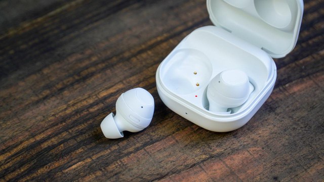 Thế hệ Galaxy FE mới l&ecirc;n kệ Thế Giới Di Động: Gi&aacute; qu&aacute; tốt lại đi k&egrave;m qu&agrave; xịn - Ảnh 2.