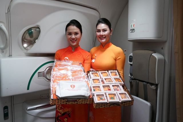 Vietnam Airlines hưởng ứng chiến dịch Tô cam chống bạo lực giới đầy ý nghĩa - Ảnh 2.