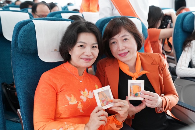 Vietnam Airlines hưởng ứng chiến dịch Tô cam chống bạo lực giới đầy ý nghĩa - Ảnh 3.