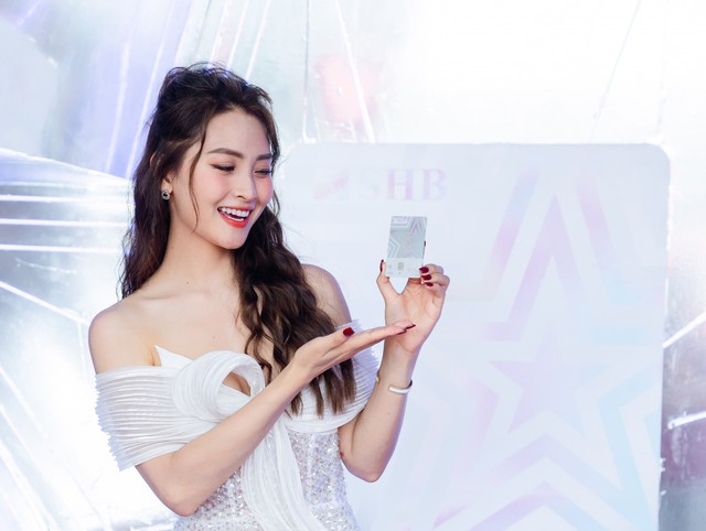 Xạ thủ Ho&agrave;ng Xu&acirc;n Vinh, cầu thủ Duy Mạnh, MC M&ugrave; Tạt đều h&agrave;o hứng với tấm thẻ n&agrave;y - Ảnh 3.