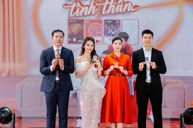 Xạ thủ Ho&agrave;ng Xu&acirc;n Vinh, cầu thủ Duy Mạnh, MC M&ugrave; Tạt đều h&agrave;o hứng với tấm thẻ n&agrave;y - Ảnh 4.