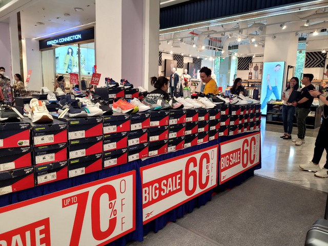 Ch&agrave;o đ&oacute;n chuỗi sự kiện si&ecirc;u mua sắm Black Friday ho&agrave;nh tr&aacute;ng nhất năm tại TP. Hồ Ch&iacute; Minh - Ảnh 2.