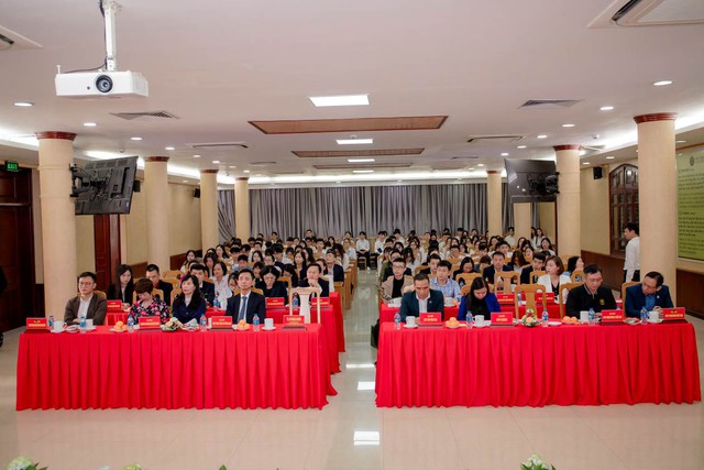 Trao học bổng tài trợ sinh viên năm học 2023-2024 tại Học viện Nông nghiệp Việt Nam - Ảnh 1.