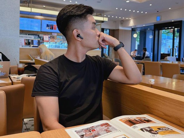 Youtuber Emily N&egrave; v&agrave; A S&iacute;ng Đi Đại H&agrave;n chuộng tai nghe TWS si&ecirc;u chống ồn, pin si&ecirc;u tr&acirc;u - Ảnh 3.