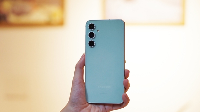 Fan Việt &ldquo;sướng rơn&rdquo; khi được chị đẹp Lee Hyori chia sẻ ảnh chụp bằng Galaxy S23 FE - Ảnh 4.