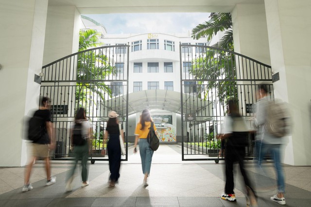 Lưu &yacute; 3 điều n&agrave;y, ba mẹ bớt g&aacute;nh lo khi chọn trường du học cho con - Ảnh 1.