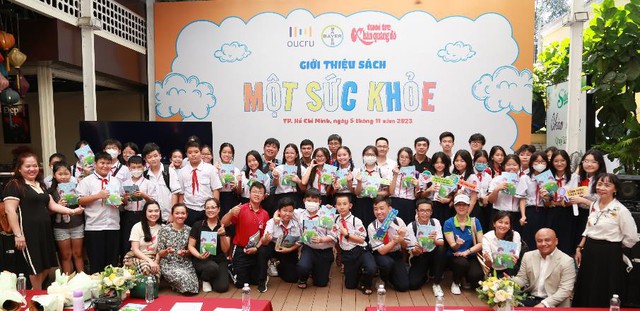 Một sức khỏe - Cuốn s&aacute;ch gối đầu giường gi&uacute;p Gen Z ch&uacute;ng m&igrave;nh hiểu hơn về bản th&acirc;n v&agrave; thế giới - Ảnh 1.