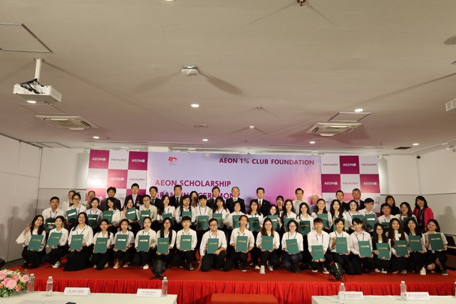 AEON Việt Nam trao học bổng v&agrave; cơ hội trải nghiệm cho học sinh, sinh vi&ecirc;n - Ảnh 5.