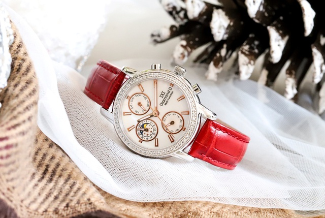 Rộn r&agrave;ng Gi&aacute;ng sinh - Tưng bừng deal sốc l&ecirc;n tới 40% tại Đăng Quang Watch - Ảnh 2.