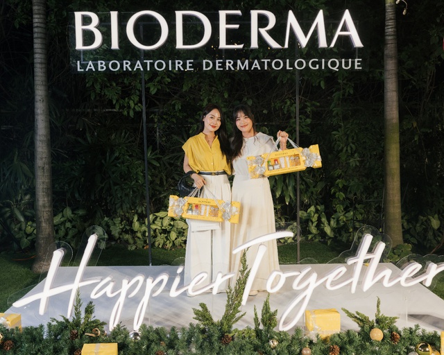 Tận hưởng m&ugrave;a Gi&aacute;ng sinh ngập tr&agrave;n hạnh ph&uacute;c với đ&ecirc;m tiệc Happier Together từ BIODERMA - Ảnh 8.