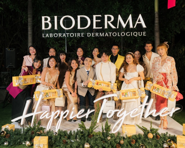 Tận hưởng m&ugrave;a Gi&aacute;ng sinh ngập tr&agrave;n hạnh ph&uacute;c với đ&ecirc;m tiệc Happier Together từ BIODERMA - Ảnh 9.