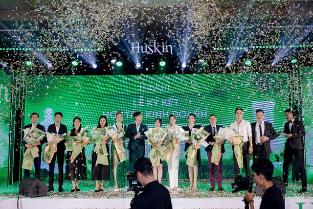 Vợ chồng Hồ Quang Hiếu ra mắt thương hiệu mỹ phẩm Huskin - Ảnh 4.