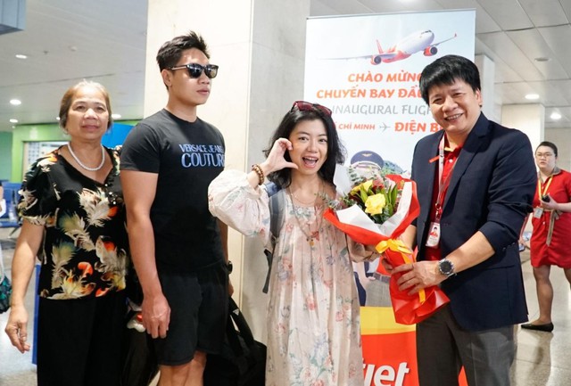 T&agrave;u bay mang biểu tượng du lịch TP. Hồ Ch&iacute; Minh đ&aacute;p xuống Điện Bi&ecirc;n - Ảnh 7.