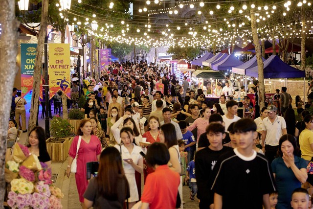 Chợ đêm bên biển VUI-Fest Bazaar - tụ điểm ăn chơi “vui phết” tại Phú Quốc - Ảnh 2.