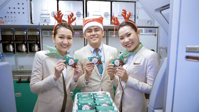 Tổng giám đốc Bamboo Airways tặng quà Giáng sinh cho những hành khách may mắn - Ảnh 3.