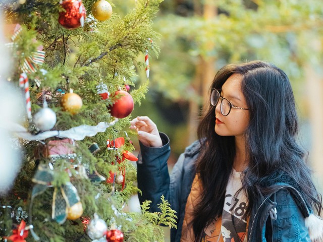 Muôn kiểu ngao du Đà Lạt của dân văn phòng: Người vẫn chăm chỉ chạy deadline, người tạm gác hết âu lo nghỉ xả hơi - Ảnh 2.