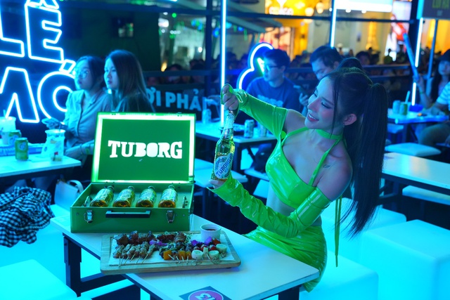Hơn 200.000 bạn trẻ TP.HCM c&ugrave;ng Tuborg Nghi&ecirc;ng chất chơi tại lễ hội &acirc;m nhạc quốc tế HOZO 2023 - Ảnh 3.