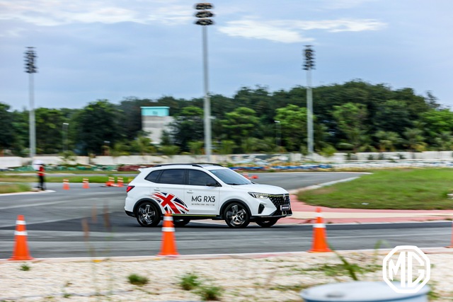 Siêu xe thể thao điện ra mắt thị trường ô tô Việt Nam - Ảnh 4.