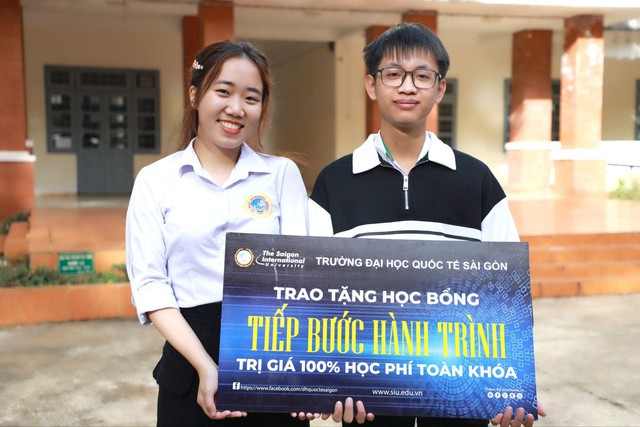 SIU “tiếp lửa” ước mơ cho học sinh có hoàn cảnh khó khăn - Ảnh 3.