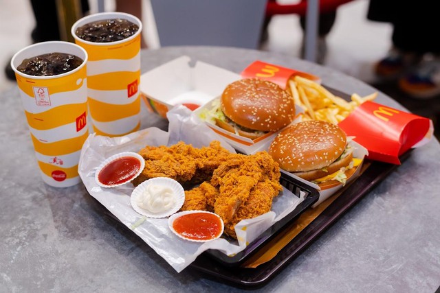 Bạn cùng tiến McDonald’s tung ưu đãi sốc, mừng sinh nhật ShopeeFood lên bảy - Ảnh 1.