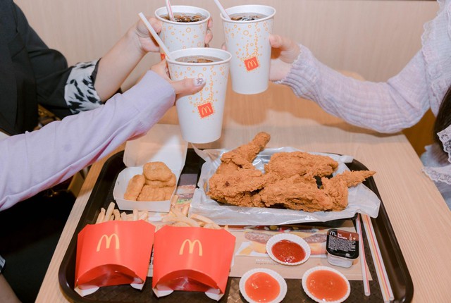 Bạn cùng tiến McDonald’s tung ưu đãi sốc, mừng sinh nhật ShopeeFood lên bảy - Ảnh 2.