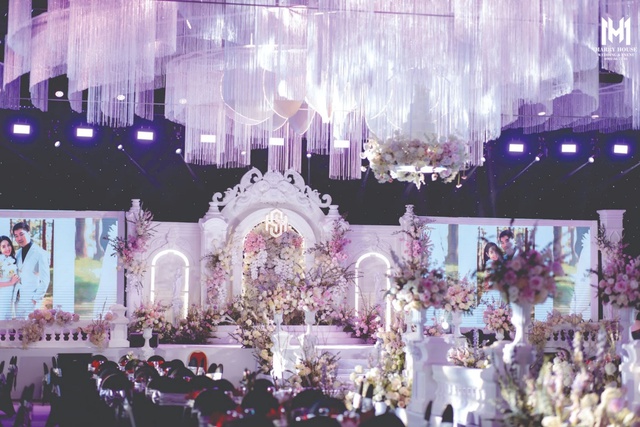 Marry House - Ho&agrave;n thiện đ&aacute;m cưới với 6 tấn hoa trong v&ograve;ng 1 th&aacute;ng bởi 150 nh&acirc;n c&ocirc;ng - Ảnh 1.