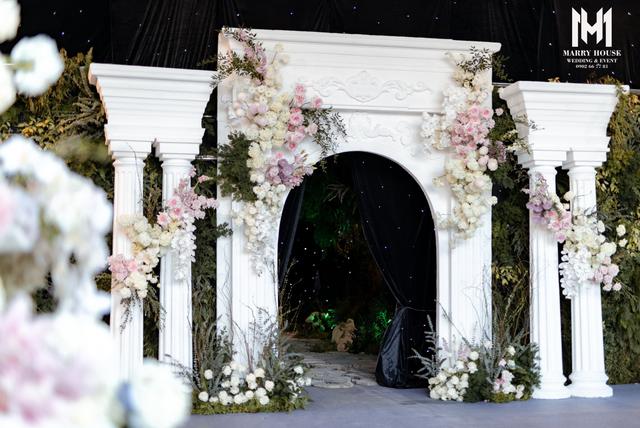 Marry House - Ho&agrave;n thiện đ&aacute;m cưới với 6 tấn hoa trong v&ograve;ng 1 th&aacute;ng bởi 150 nh&acirc;n c&ocirc;ng - Ảnh 3.