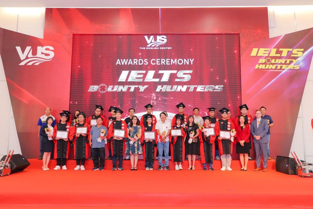 VUS vinh danh 88 học viên đạt IELTS trên 7.0 tại buổi lễ đặc biệt - Ảnh 1.