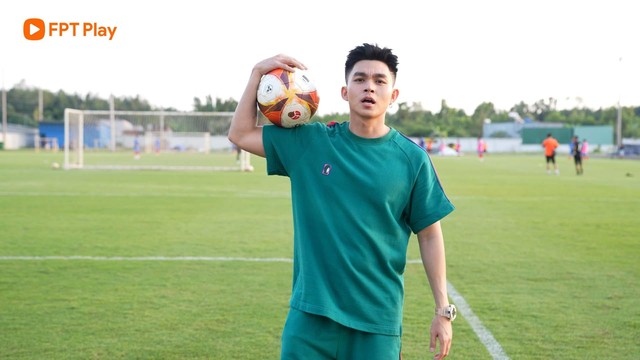 Thỏ Trắng Jun Phạm đồng hành cùng V.League trên FPT Play - Ảnh 1.