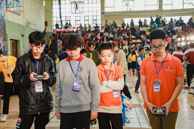 FPT Schools giành 2 giải vô địch Tiểu học và Trung học tại VEX IQ Robotics toàn quốc 2023 - Ảnh 1.