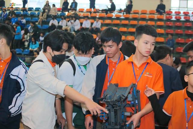 FPT Schools giành 2 giải vô địch Tiểu học và Trung học tại VEX IQ Robotics toàn quốc 2023 - Ảnh 4.