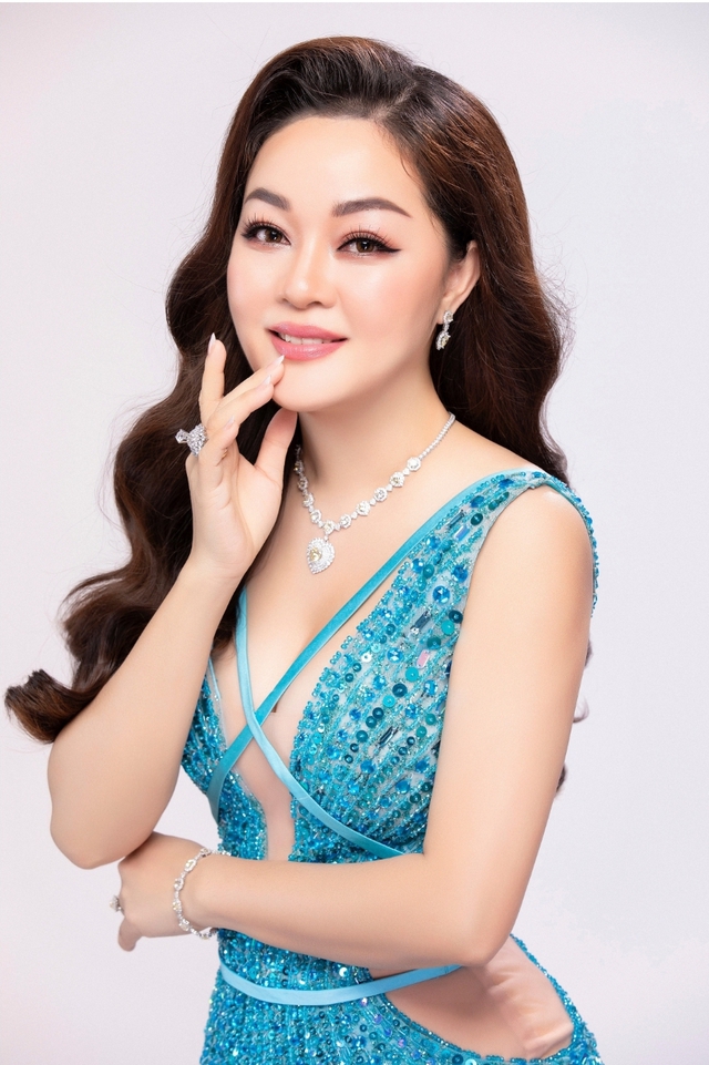 Hoa hậu Hoàng Thanh Nga và các trang phục dự thi Mrs. Hoàn Vũ - Ảnh 5.