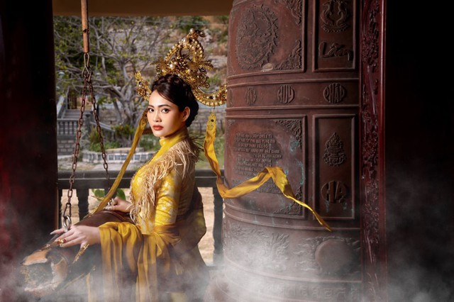 Hoa hậu Qu&yacute; b&agrave; Việt Nam B&iacute;ch Hạnh tung bộ ảnh mừng năm mới - Ảnh 4.