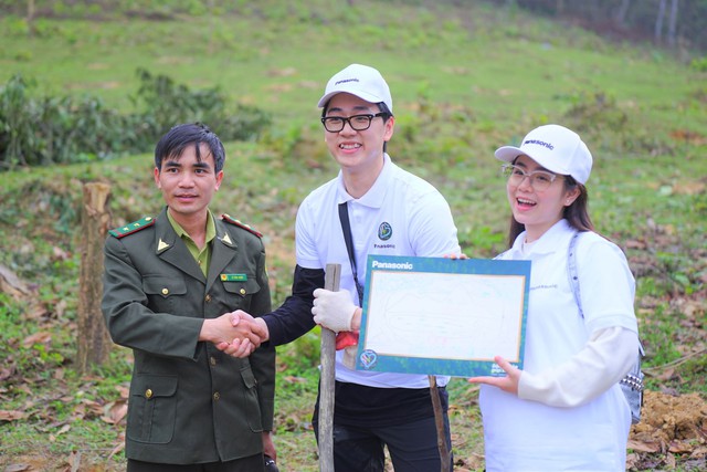 Chuyện nhà Đậu, Tô Đi Đâu... cùng nhiều khách hàng hứng khởi tham gia “Hành trình Sống khỏe góp xanh” của Panasonic - Ảnh 2.