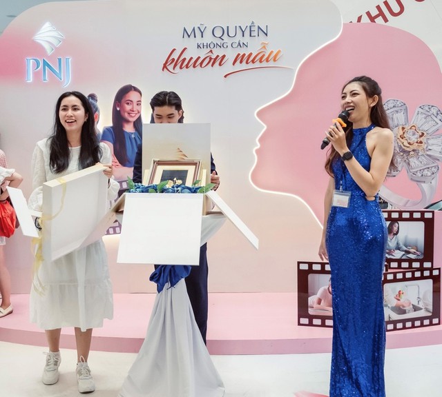 Gương cảm ứng đa sắc PNJ - Điểm trải nghiệm đầy th&uacute; vị d&agrave;nh cho ph&aacute;i đẹp dịp 8/3 - Ảnh 5.