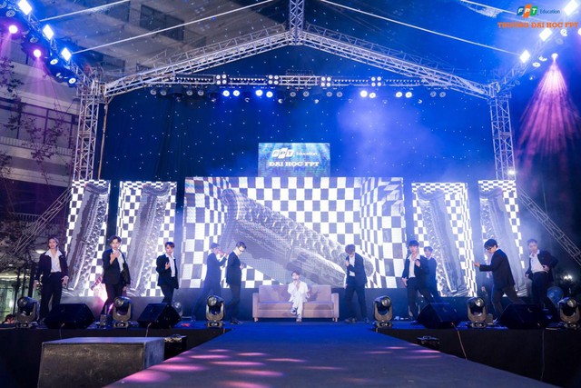 Hoà Minzy, Orange, Anh Tú “cháy” hết mình cùng sinh viên Đại học FPT tại Big Open Day - Ảnh 6.