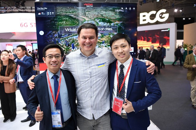 Giới trẻ Việt tự tin tr&igrave;nh diễn &ldquo;vũ trụ ảo&rdquo; tại MWC 2023 - Ảnh 2.