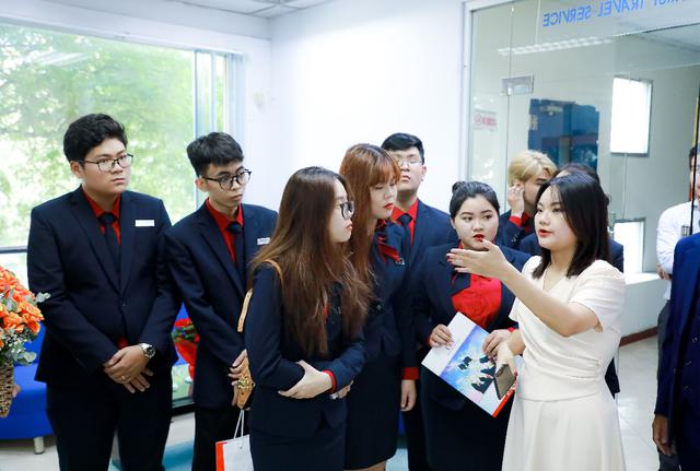 Học ng&agrave;nh Quản trị dịch vụ du lịch v&agrave; lữ h&agrave;nh với thế mạnh đ&agrave;o tạo tiếng Anh tại UEF - Ảnh 4.