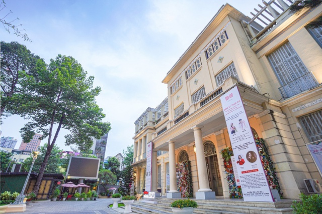C&oacute; g&igrave; đằng sau triển l&atilde;m giới thiệu BST Xu&acirc;n H&egrave; 2023 với chủ đề The Art Of Everyday Life của UNIQLO m&agrave; thu h&uacute;t hơn 4.500 người? - Ảnh 1.