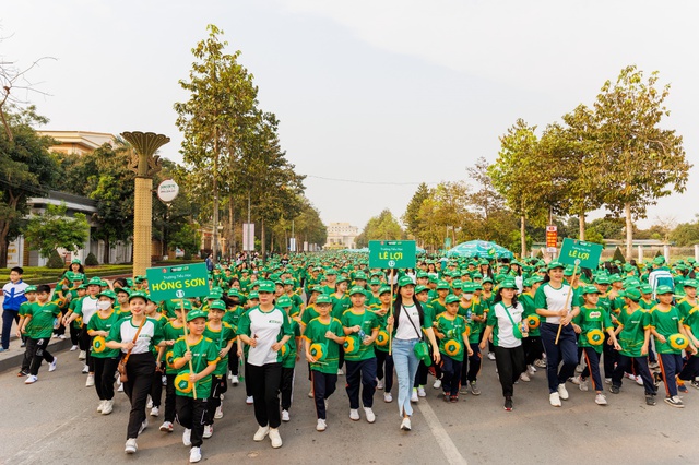 Ca sĩ nhí Đăng Bách cùng học sinh Nghệ An tham gia Ngày hội đi bộ MILO 2023 - Ảnh 3.